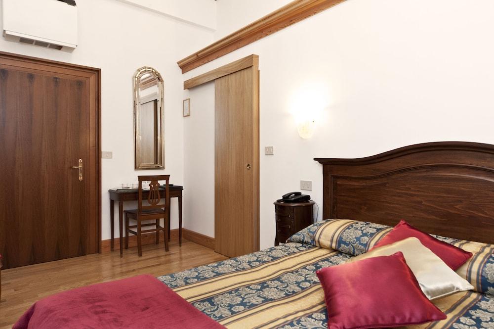 Alla Fava Hotel 2*