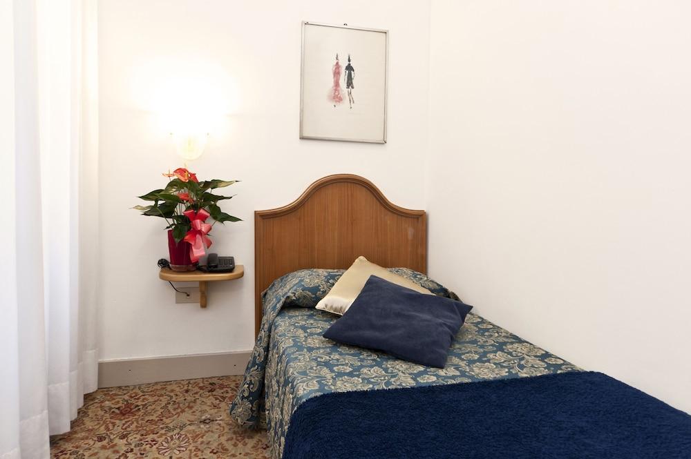 Hotel Alla Fava 2*